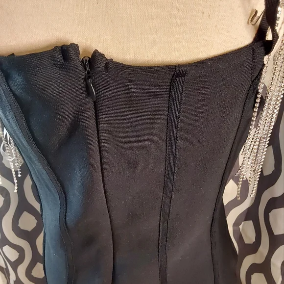 Elegant Black Dress with Rhinestone Accents - Picture 7 of 7